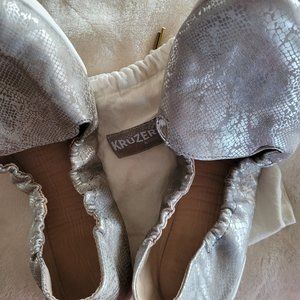 Foldable-Packable Metallic Loafers